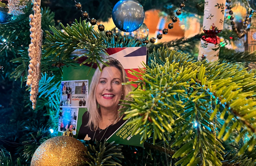 Mims Davies MP joins Holy Cross Christmas Tree Festival