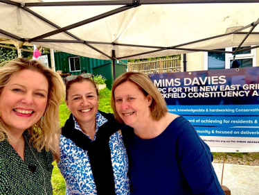 Mims Davies speaking with residents at her Uckfield Farmers Market stall