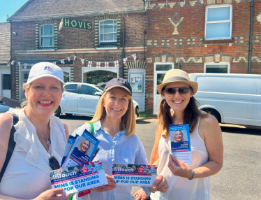 Mims Davies PPC campaigning in Ardingly with our Police and Crime Commissioner