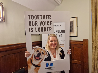 Mims Davies MP shows support for Animal Rescues at Battersea reception